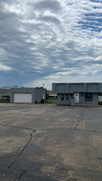 4840 NW 10th St, Oklahoma City, OK for lease - Building Photo - Image 3 of 7