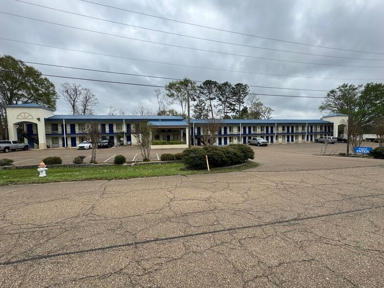 100 Commerce St, Mccomb, MS for sale - Primary Photo - Image 1 of 1