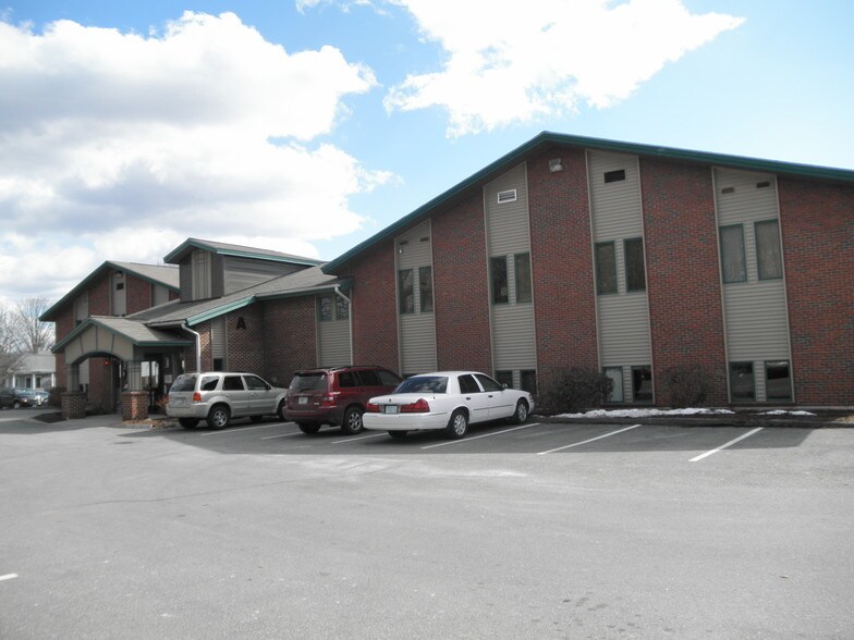 700 Lake Ave, Manchester, NH for sale - Primary Photo - Image 1 of 1