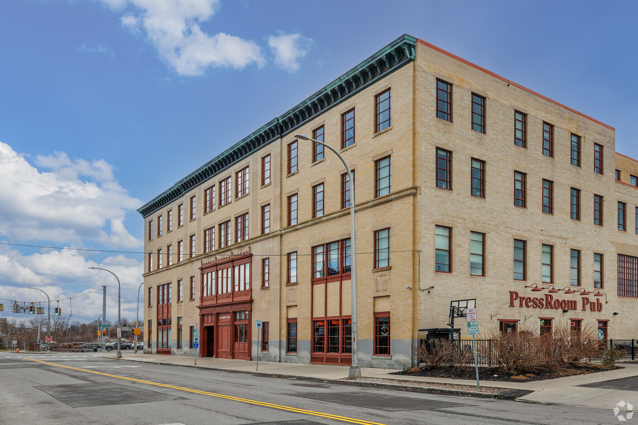 220 Herald Pl, Syracuse, NY for sale Primary Photo- Image 1 of 25