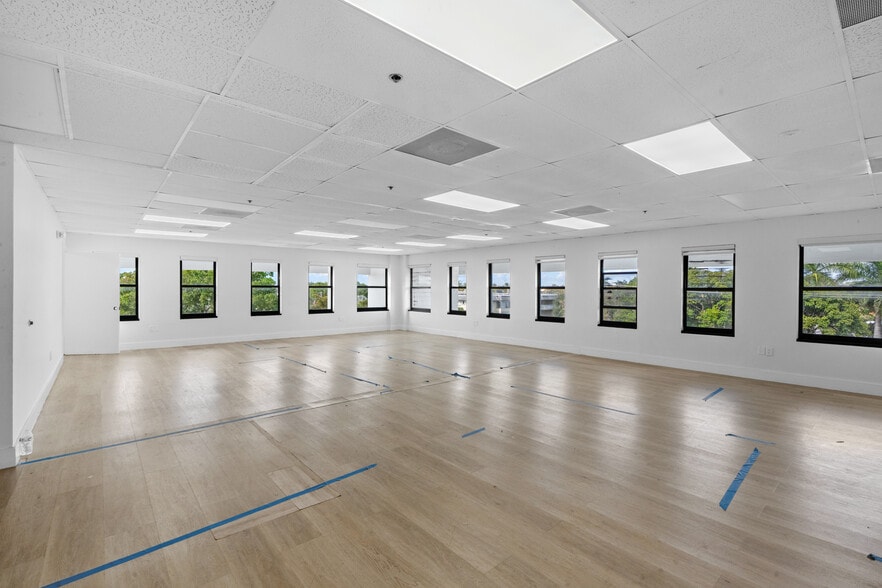 4200 NW 16th St, Lauderhill, FL for lease - Building Photo - Image 3 of 24