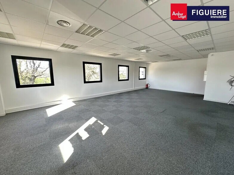 210 Chemin Des Valladets, Éguilles for lease - Interior Photo - Image 3 of 8