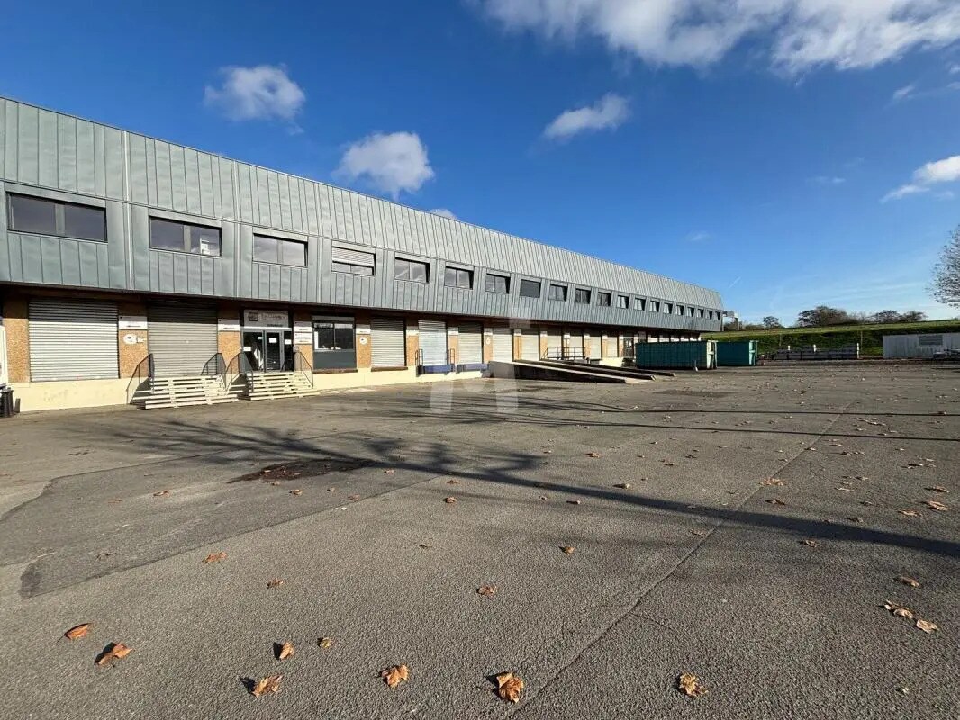 Flex in Villejust for lease Building Photo- Image 1 of 10