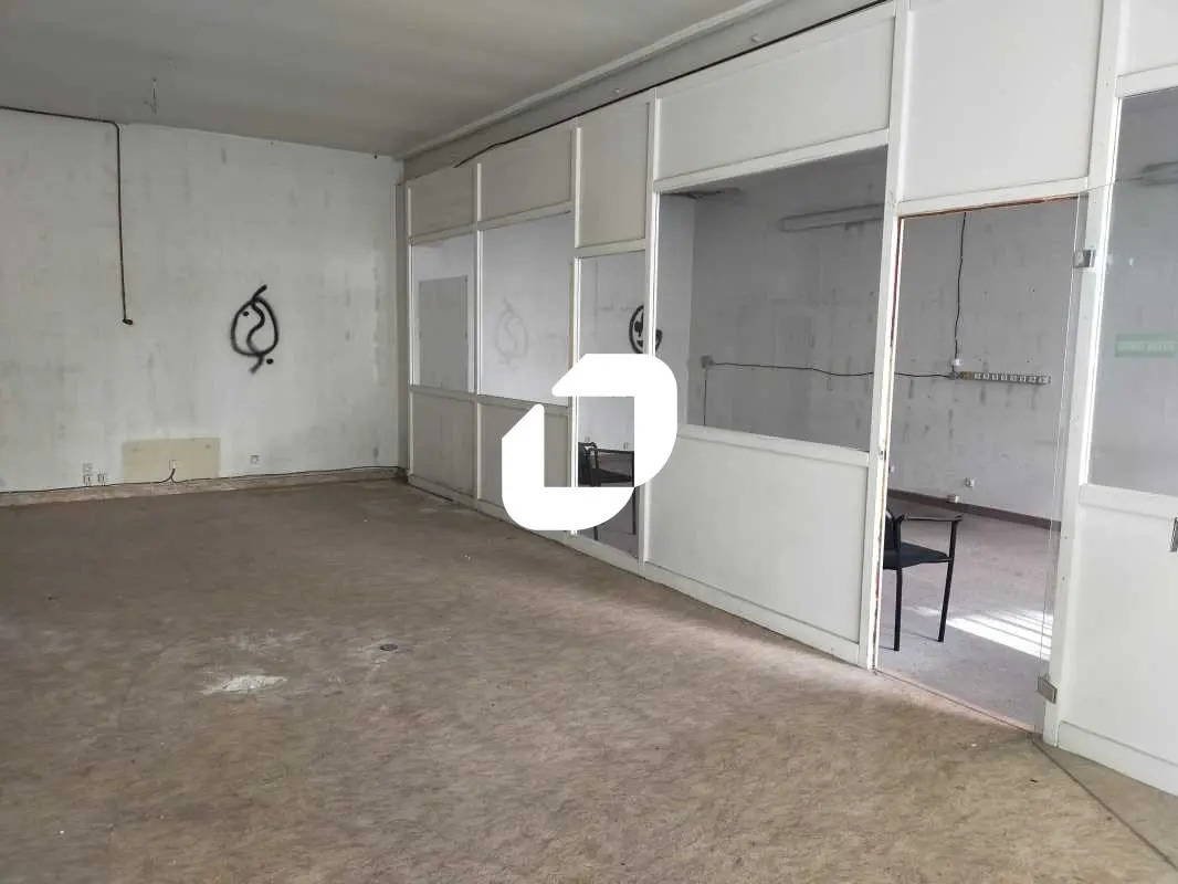 Office in Bordeaux for sale Building Photo- Image 1 of 23