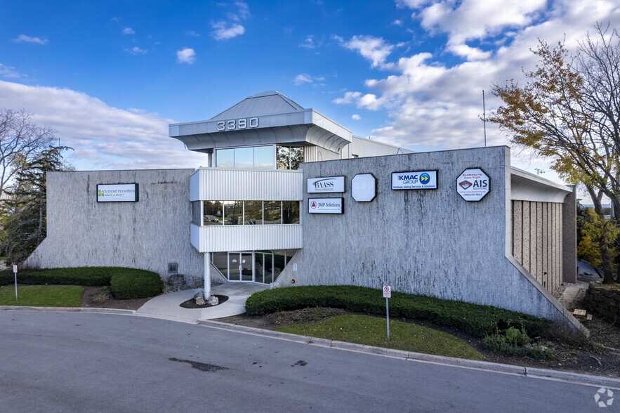 3390 S Service Rd, Burlington, ON for lease - Building Photo - Image 1 of 5