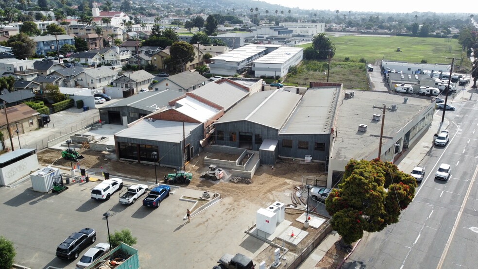 1133-1199 E Thompson Blvd, Ventura, CA for lease - Building Photo - Image 3 of 23