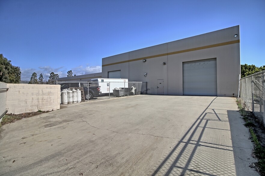 4350 Transport St, Ventura, CA for lease - Building Photo - Image 3 of 35