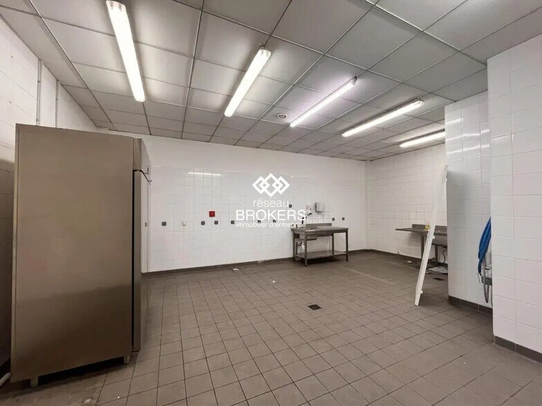 Retail in Cholet for lease - Interior Photo - Image 3 of 5