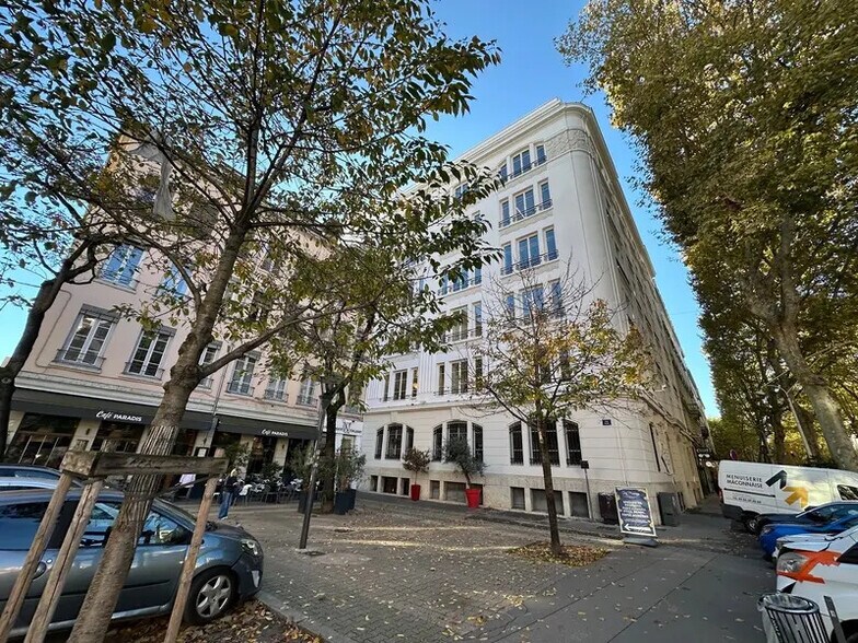 Office in Lyon for lease - Building Photo - Image 1 of 14