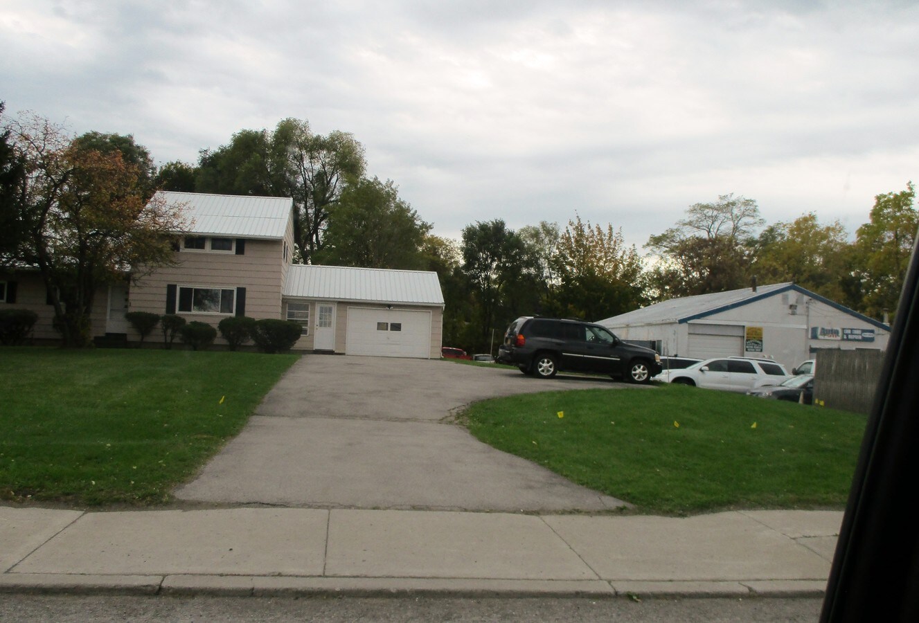 2860 E Henrietta Rd, Henrietta, NY 14467