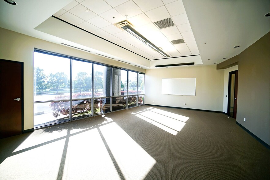 4616 W Howard Ln, Austin, TX for lease - Interior Photo - Image 3 of 13