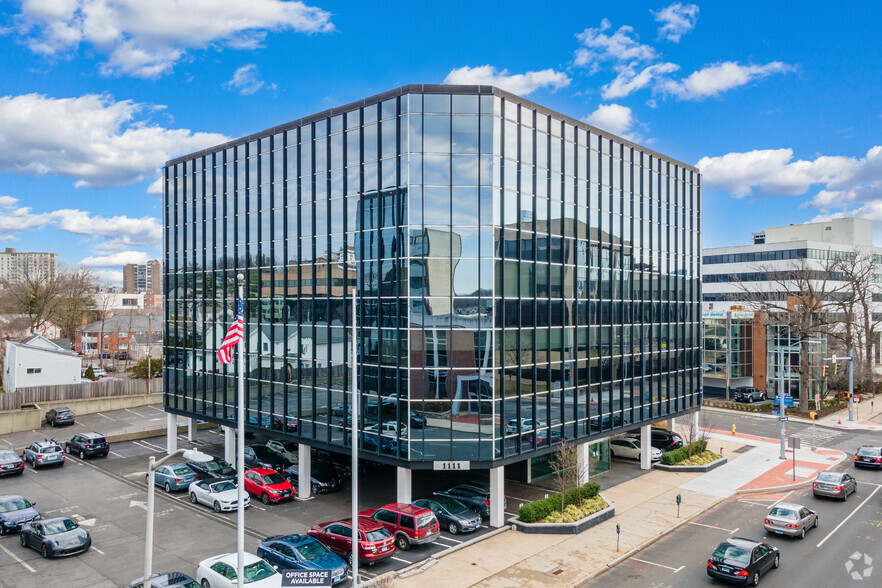 1111 Summer St, Stamford, CT for lease - Building Photo - Image 1 of 4