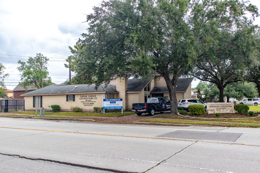 5008 Locust St, Bellaire, TX for sale - Building Photo - Image 1 of 10