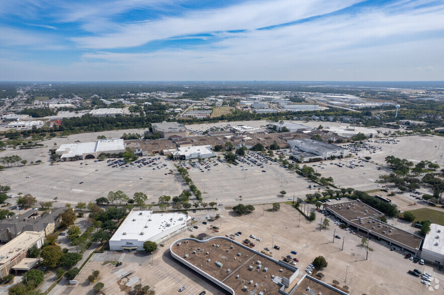 2000 Willowbrook Mall, Houston, TX for sale - Building Photo - Image 1 of 1