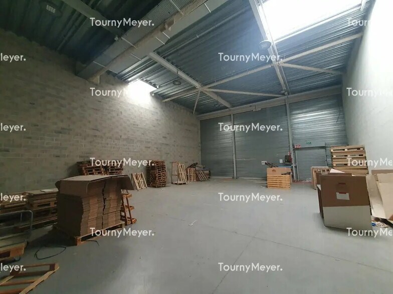 Flex in Gradignan for lease - Interior Photo - Image 3 of 7