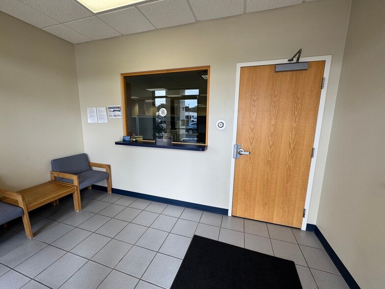 620 W Edison Rd, Mishawaka, IN for lease - Building Photo - Image 2 of 9