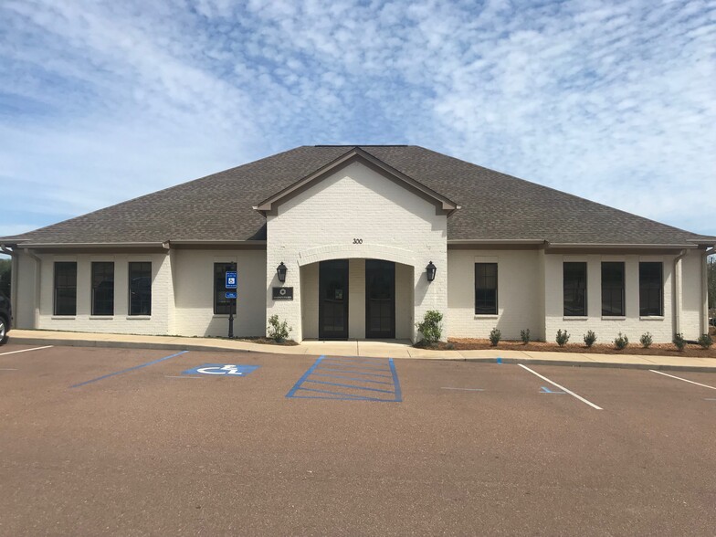 300 Enterprise Dr, Oxford, MS for sale - Building Photo - Image 1 of 1