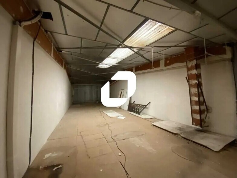 Retail in Lattes for lease - Interior Photo - Image 2 of 7