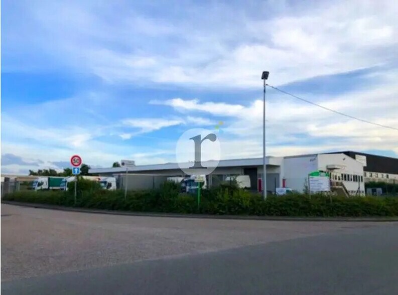 Office in Fretin for lease - Building Photo - Image 1 of 4