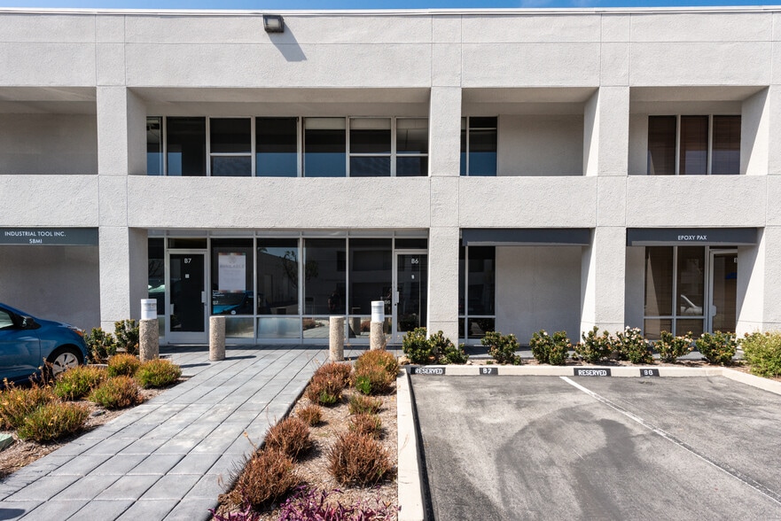 711 W 17th St, Costa Mesa, CA for lease - Building Photo - Image 1 of 13