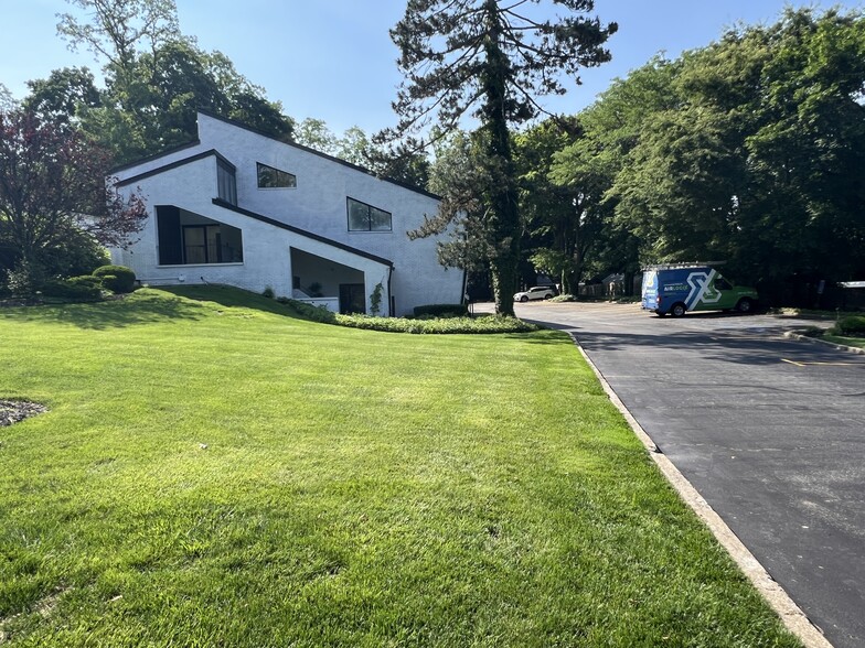 76 E Main St, Huntington, NY for lease - Building Photo - Image 3 of 18