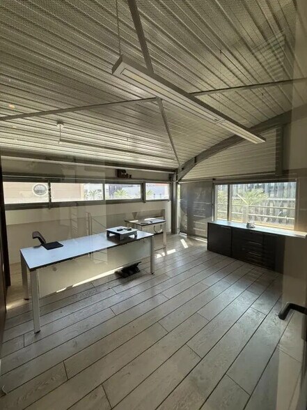 Office in Fréjus for lease - Building Photo - Image 3 of 13