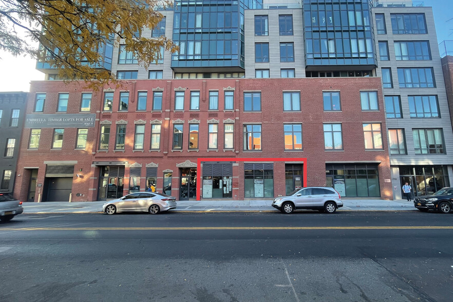 710 Metropolitan Ave, Brooklyn, NY for lease - Building Photo - Image 1 of 7