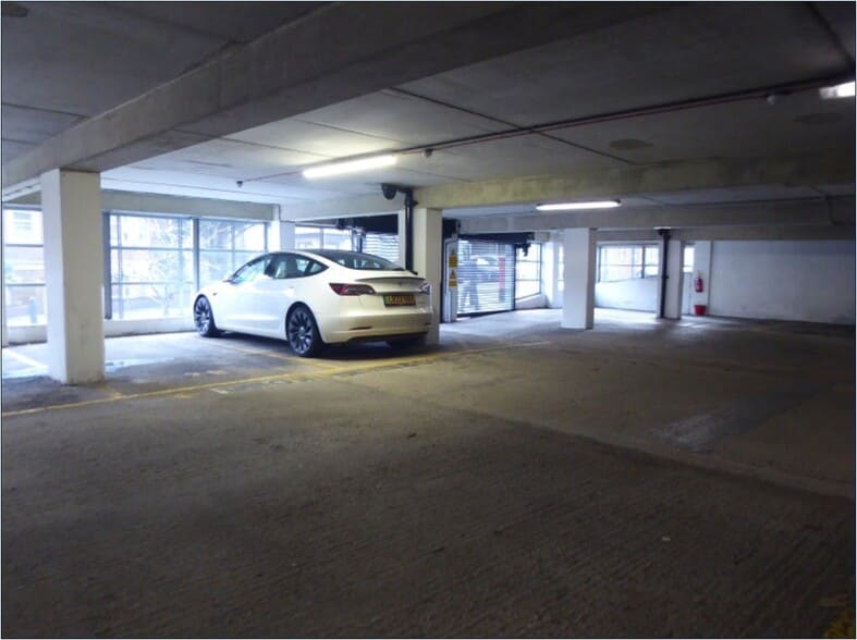 2-6 Lonsdale Gdns, Tunbridge Wells for sale - Interior Photo - Image 2 of 9