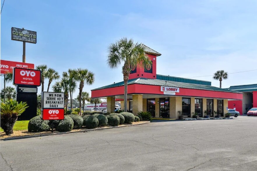 1198 Lakes Blvd, Lake Park, GA 31636