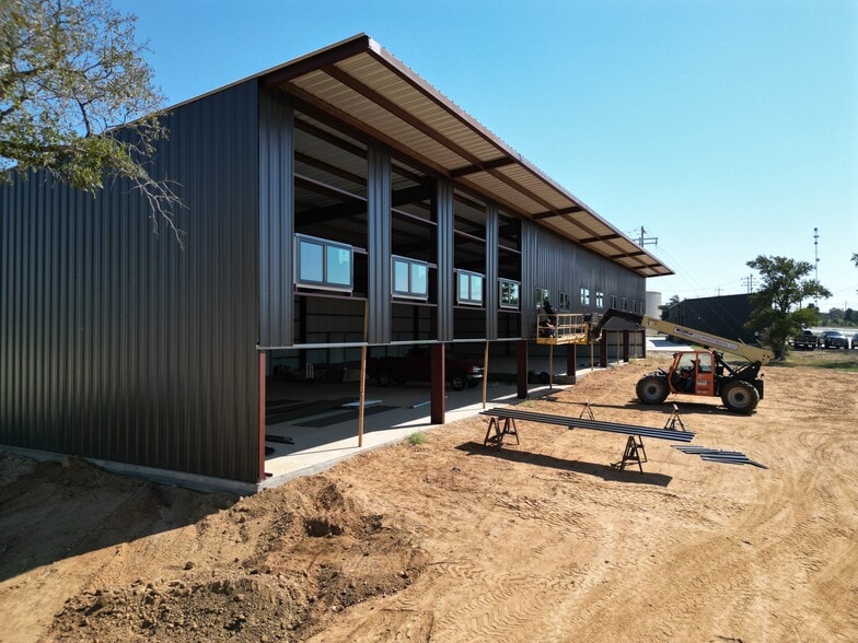 450 Hwy 290 E, Elgin, TX for lease - Building Photo - Image 3 of 14