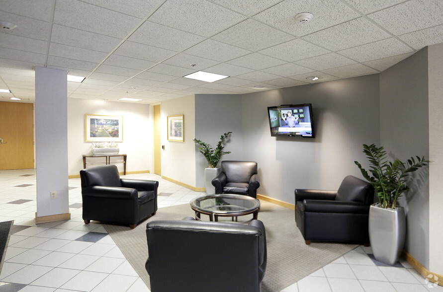 1 Tara Blvd, Nashua, NH for lease - Lobby - Image 2 of 10