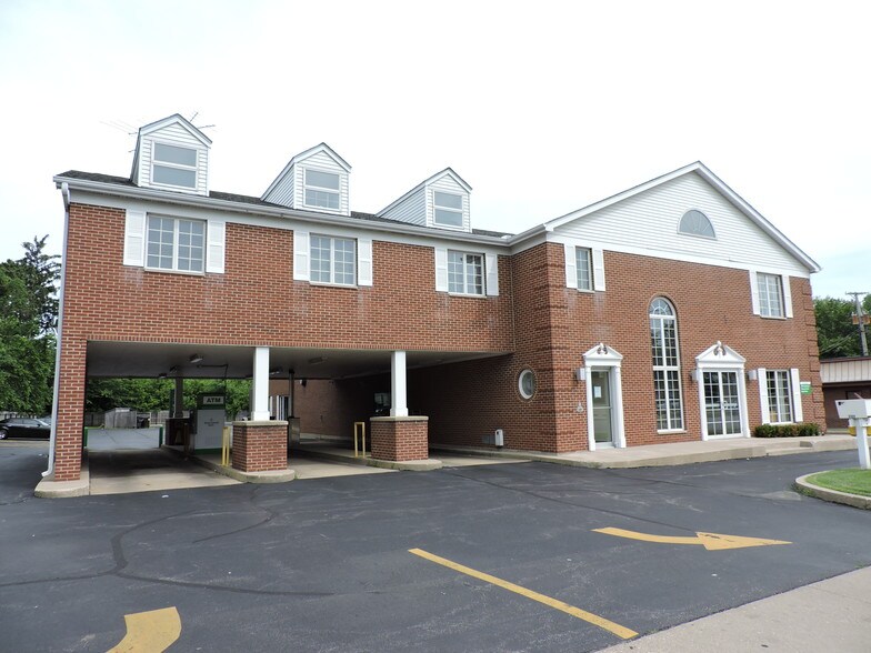 1325 Sycamore Rd, Dekalb, IL for sale - Building Photo - Image 1 of 1