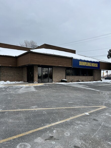 2010 W 9th Ave, Oshkosh, WI for lease - Building Photo - Image 1 of 2