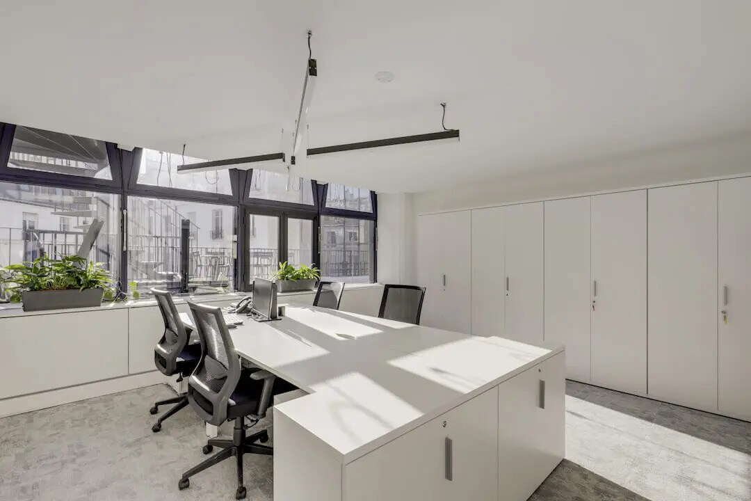 Office in Paris for lease Interior Photo- Image 1 of 4