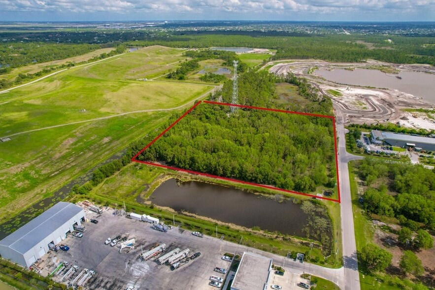 1910 SW Poma Dr, Palm City, FL for sale - Building Photo - Image 2 of 5