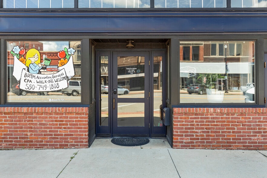 210 E Grand Ave, Ponca City, OK for sale - Building Photo - Image 1 of 35