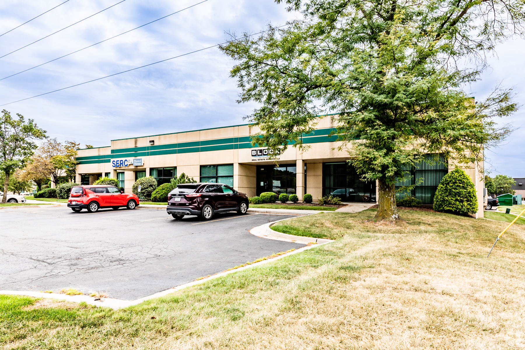 100-126 NW Parkway, Riverside, MO for lease Building Photo- Image 1 of 7