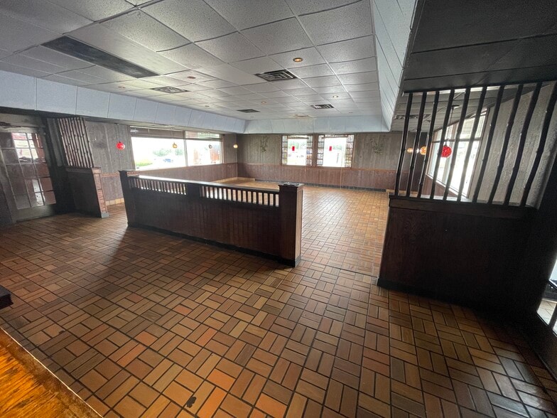 4777 Mahoning Ave, Youngstown, OH for sale - Building Photo - Image 3 of 19