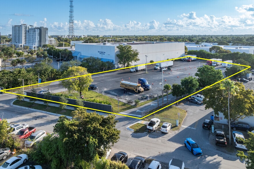 18645 SW 103rd Ct, Miami, FL for lease - Building Photo - Image 1 of 17