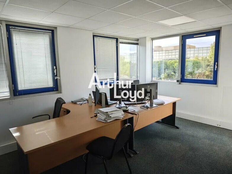 Office in Nice for lease - Interior Photo - Image 3 of 11