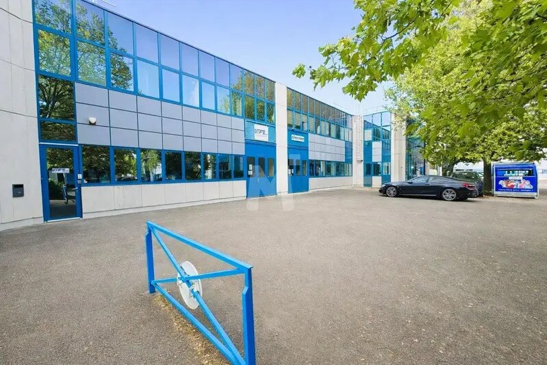 Flex in Fresnes for lease Building Photo- Image 1 of 4
