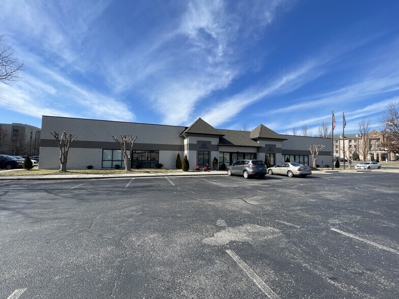 5060 Valley View Blvd NW, Roanoke, VA for lease Building Photo- Image 1 of 17