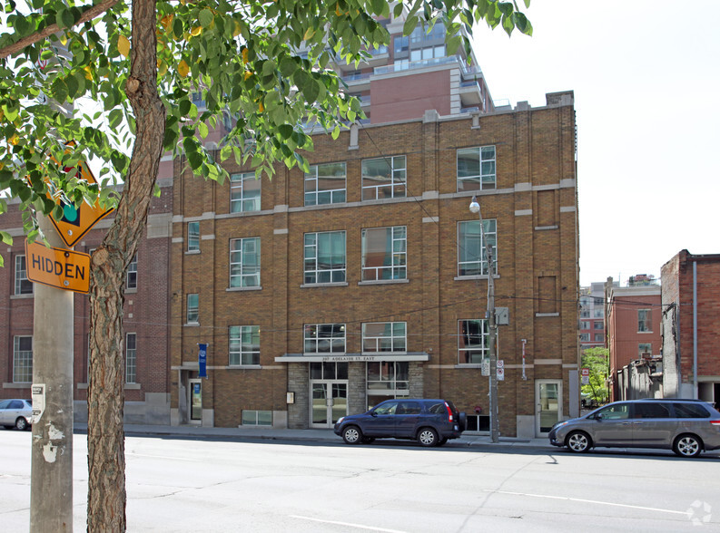 207 Adelaide St E, Toronto, ON for lease - Building Photo - Image 3 of 4