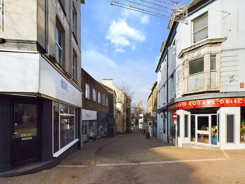 11 Hall St, Carmarthen for lease - Building Photo - Image 2 of 2