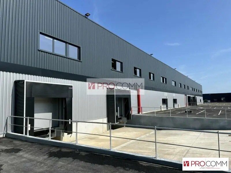 Flex in Chartres for lease Building Photo- Image 1 of 7
