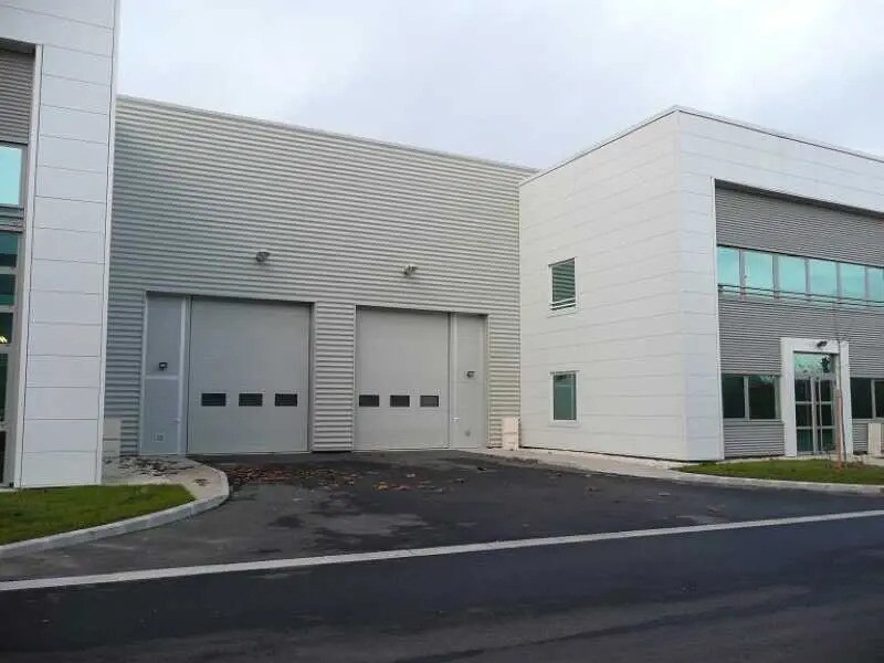 Location Local d'activités 475 m² - Photo 1