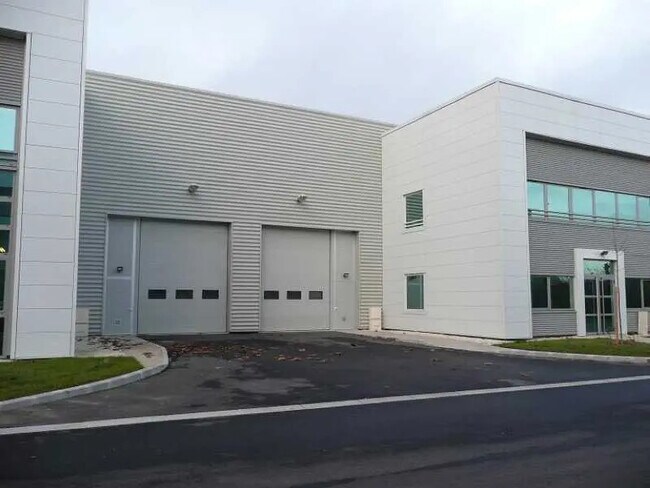 Location Local d'activités 475 m²