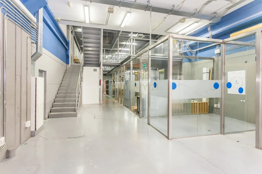 Industrial in Arroyomolinos, Madrid for lease - Interior Photo - Image 2 of 18