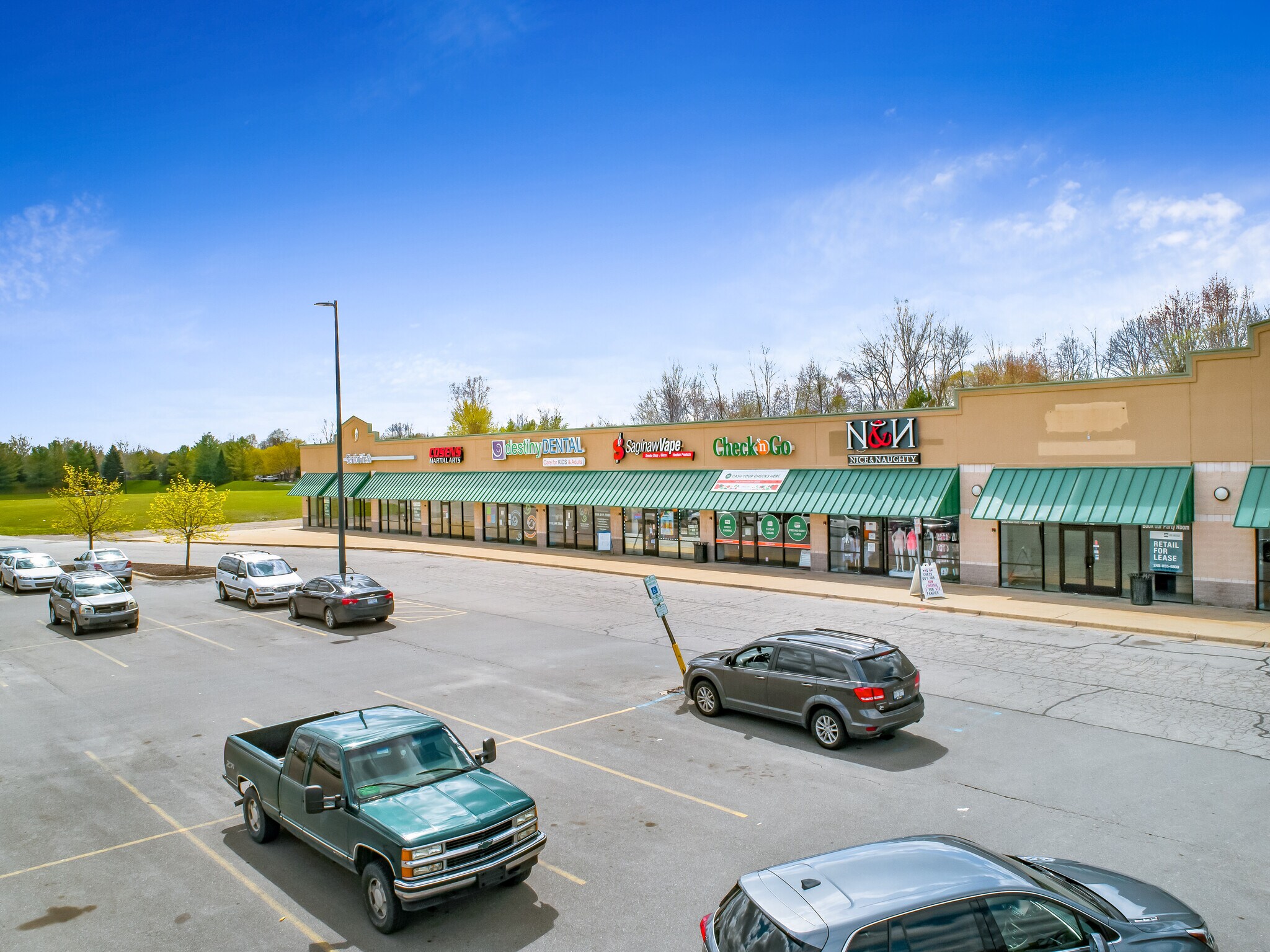 17061818 Lawndale Rd, Saginaw, MI 48638 West Wood Plaza