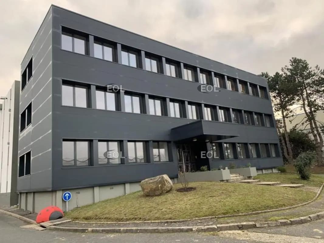 Flex in Wissous for lease Building Photo- Image 1 of 7